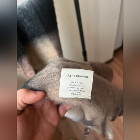 Acne Studios Scarf - Picture 3 of 4